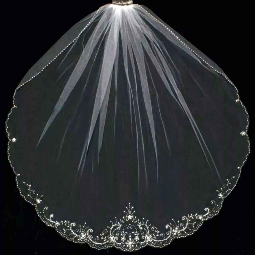 👰Elegant Beaded Scalloped Edge Fingertip Veil👰